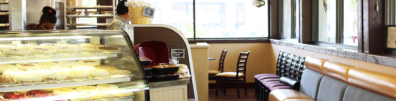 Polly's Pies Cerritos Interior